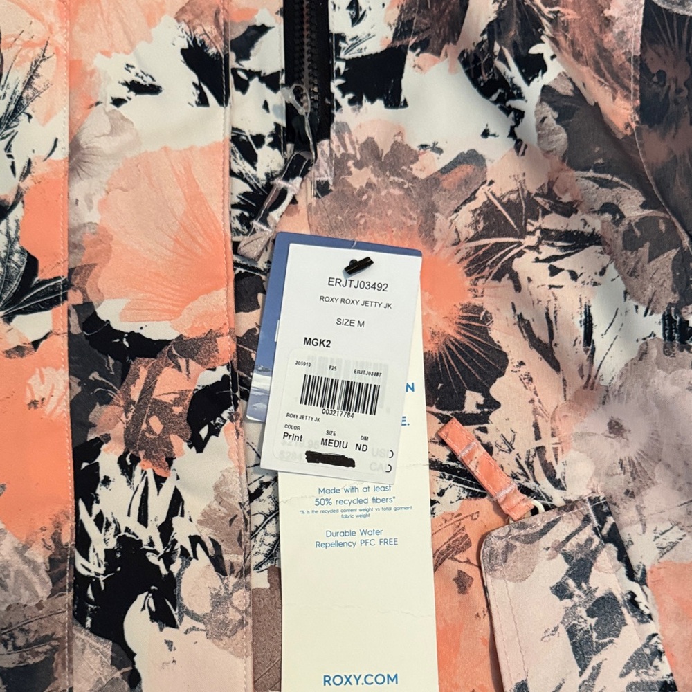 Roxy Women’s Puffer Jacket - Pink and Black Floral - Brand New - Picture 2 of 5